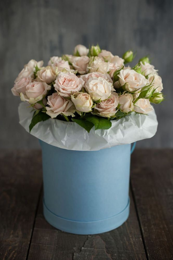 корпоративная коробка с розами для офиса в Сургуте