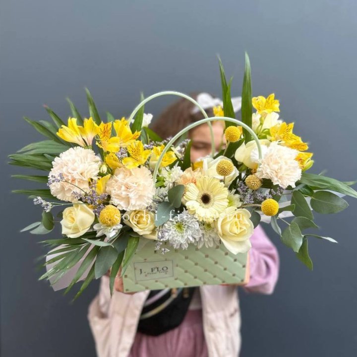 Сумочка с розами "Эпиа" в Сургуте