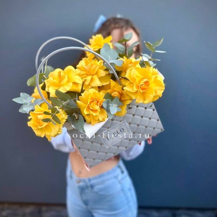 Сумочка с розами "Эдель" в Сургуте