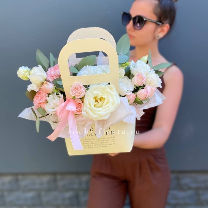 Цветочная сумочка "Рафаэль" в Сургуте