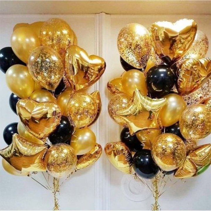 Фонтан шаров "Чёрное золото" в Сургуте