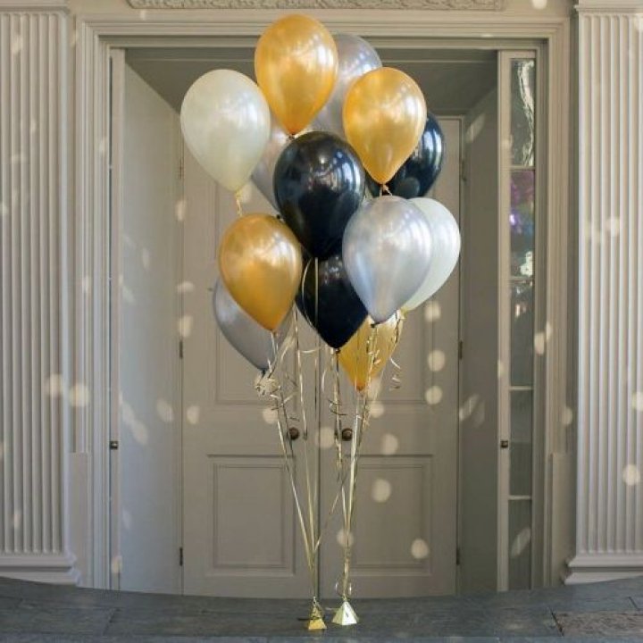 Фонтан шаров "Фаерворк" в Сургуте