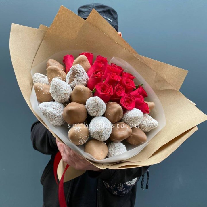 Розы и клубника в шоколаде Мерси в Сургуте