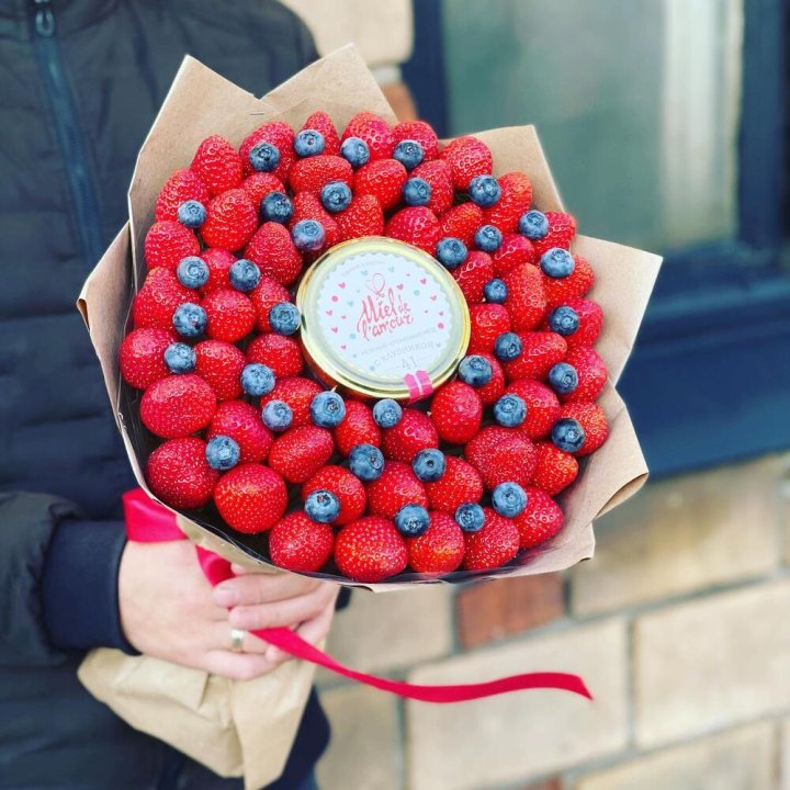 "Клубника и мёд" в Сургуте