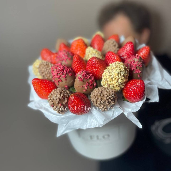 Клубника в боксе 30 ягод в Сургуте