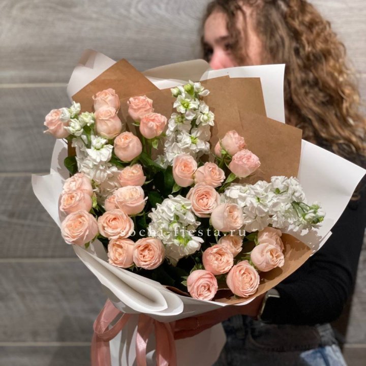 Букет бомбасти и маттиола в Сургуте