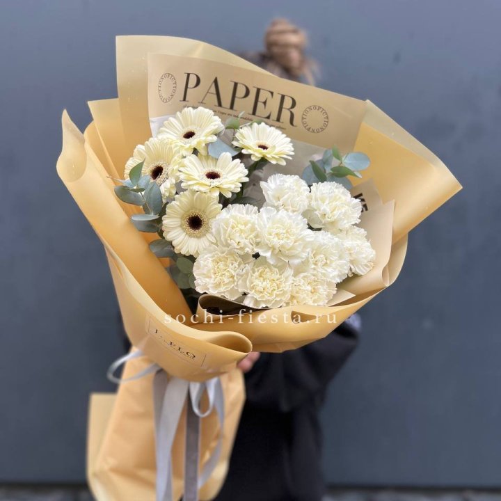  Букет с диантусами и герберами в Сургуте