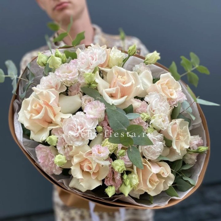  Букет кремовых роз "Мокко" в Сургуте