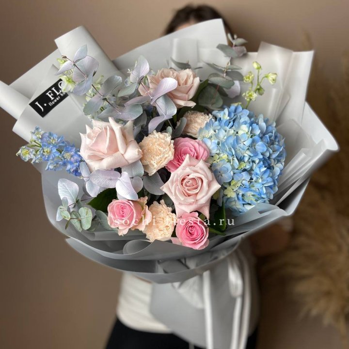 Букет с гортензией № 4 в Сургуте