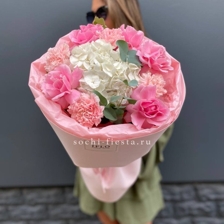  Букет роз и гортензии "Навола" в Сургуте