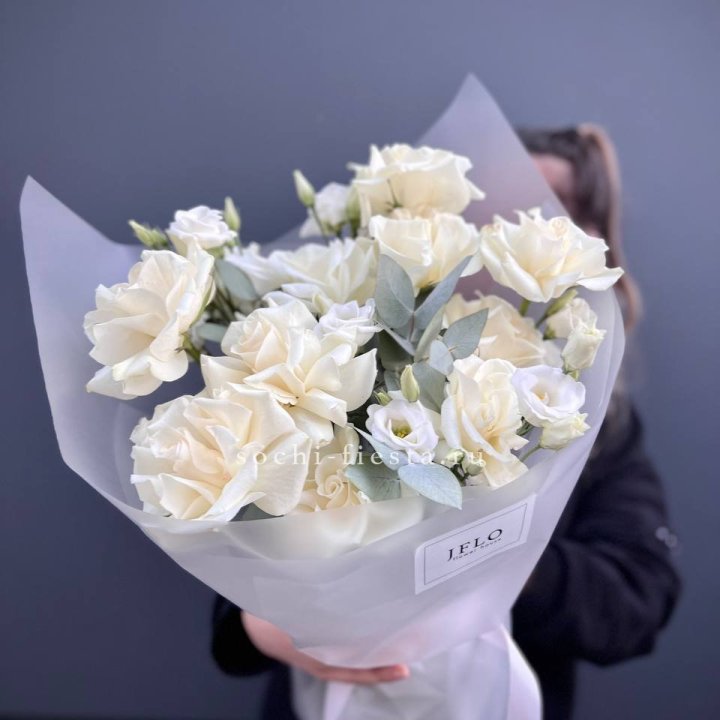 Букет французских роз и эустомы  в Сургуте