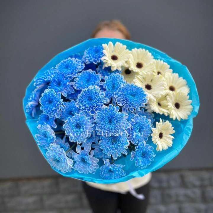 Букет хризантем и гербер в Сургуте