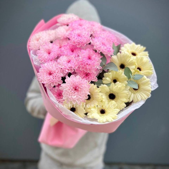 Дуо хризантем и гербер в Сургуте