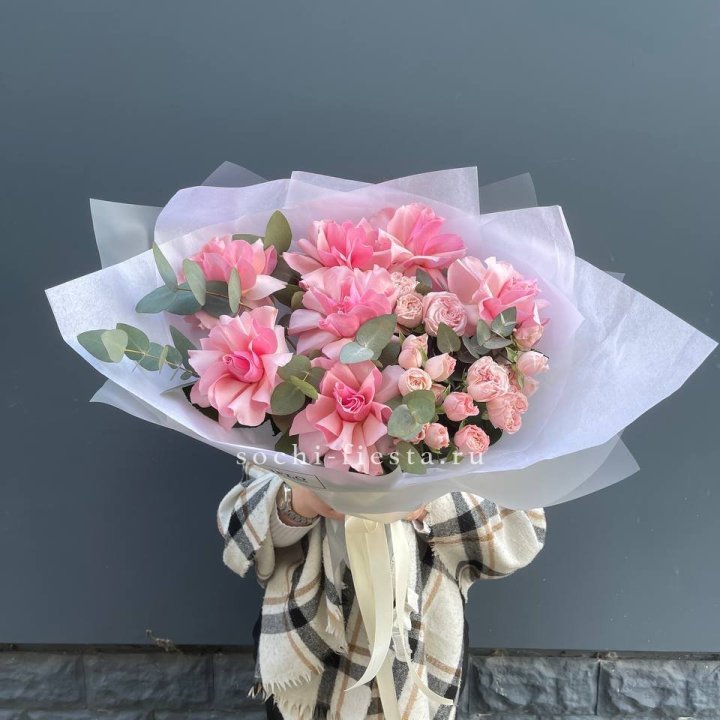 Букет французских и пионовидных роз  в Сургуте