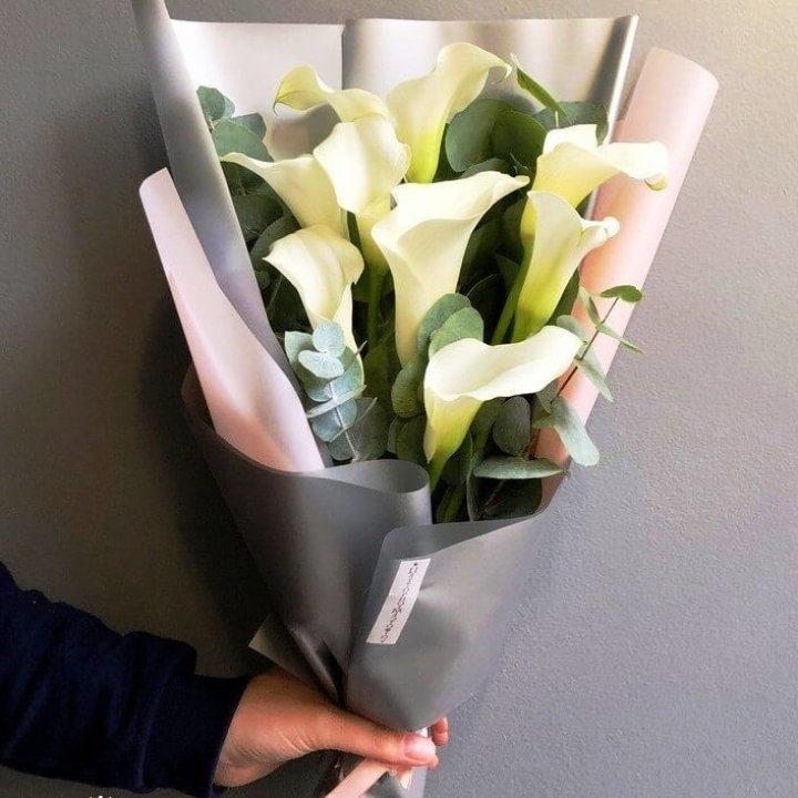 Каллы с эвкалиптом в Сургуте