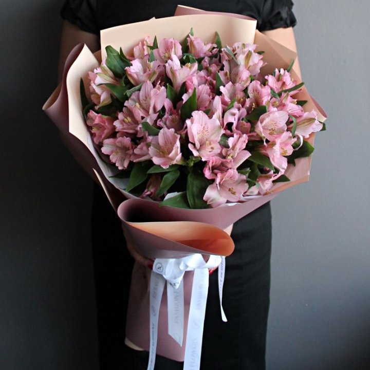 Букет розовых альстромерий в Сургуте