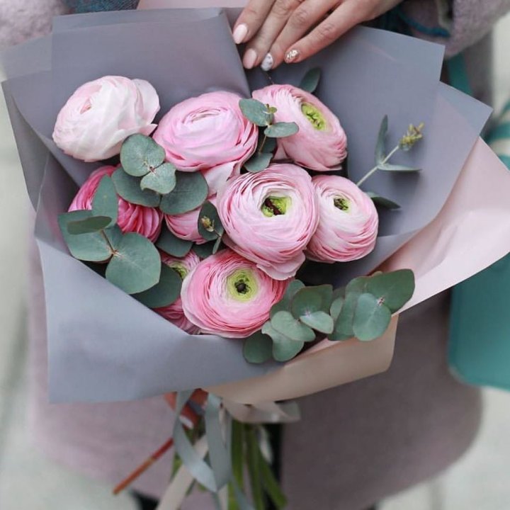 Ранункулюсы с эвкалиптом №1 в Сургуте