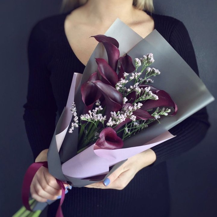 Букет фиолетовых калл в Сургуте