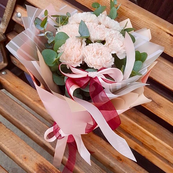 Диантусы с эвкалиптом в Сургуте