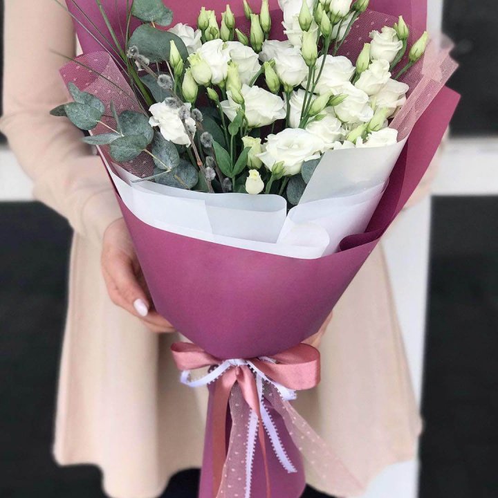 Эустомы с эвкалиптом в Сургуте