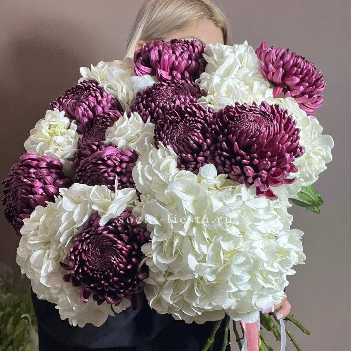 Охапка Бигуди и гортензий в Сургуте