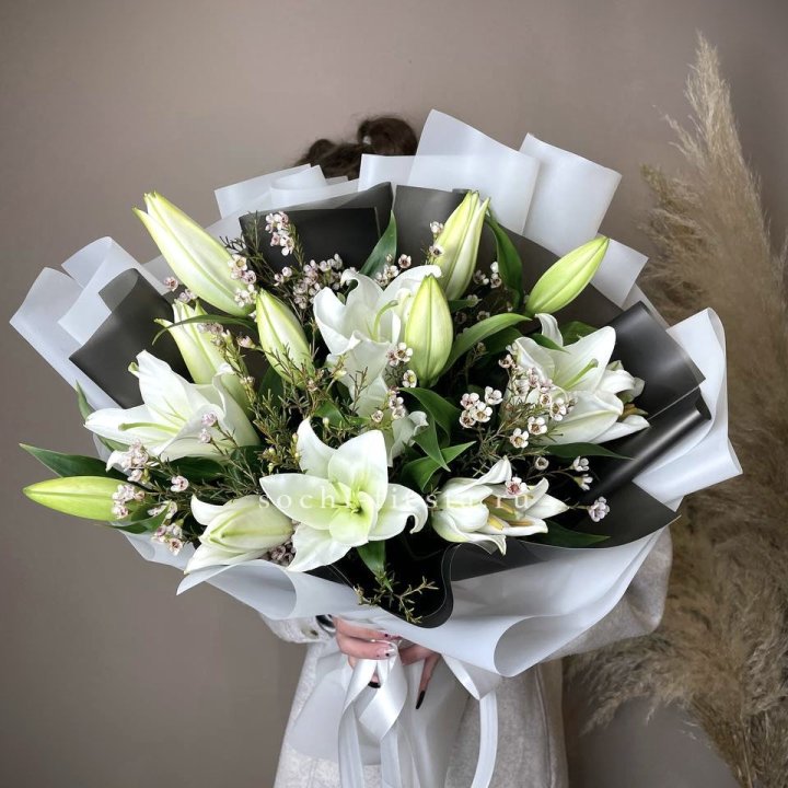 Букет лилий Снежная королева в Сургуте