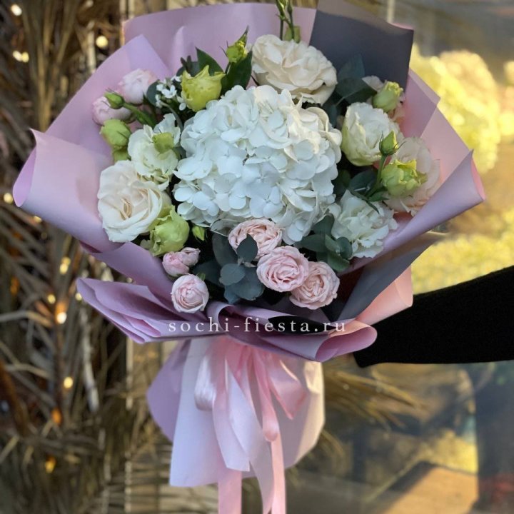 Букет с гортензией №3 в Сургуте