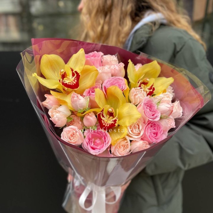  Букет орхидей и роз Есенья в Сургуте