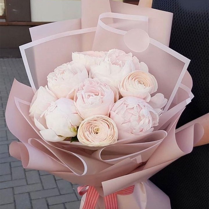 Пионы и ранункулюсы в Сургуте