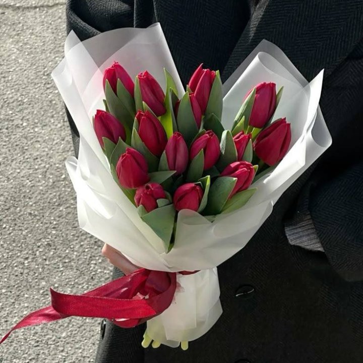 15 красных тюльпанов в Сургуте