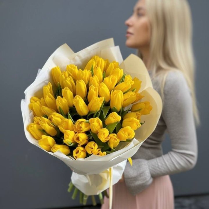 51 желтый тюльпан в Сургуте