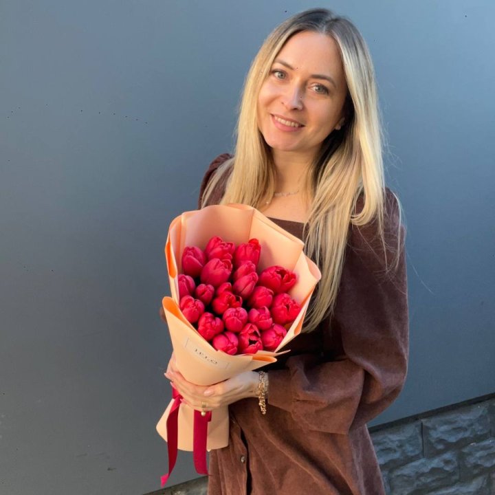  19 красных тюльпанов в Сургуте