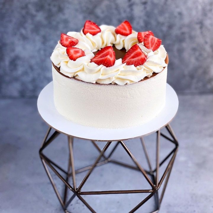 Торт "Клубника со сливками" в Сургуте