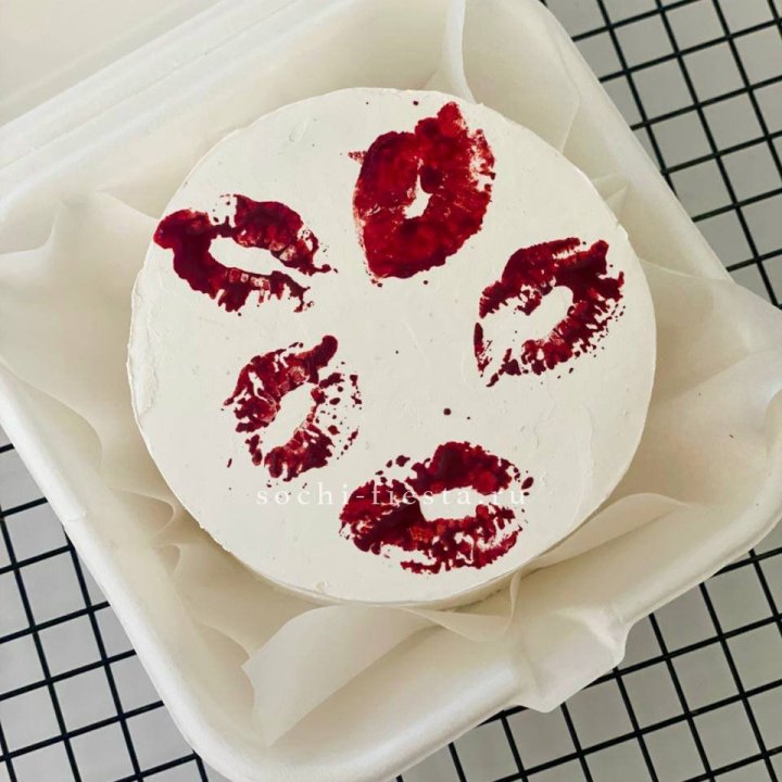 Бенто-торт "Поцелуй" в Сургуте