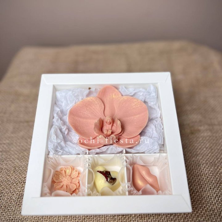 Конфеты из шоколада с Орхидеей в Сургуте