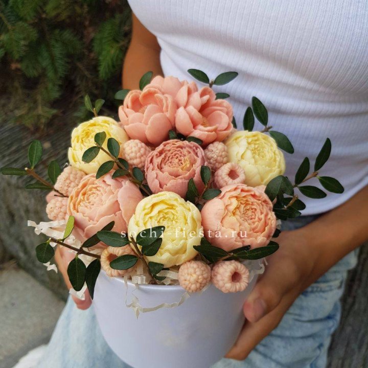 Шоколадный букет с ягодами в Сургуте