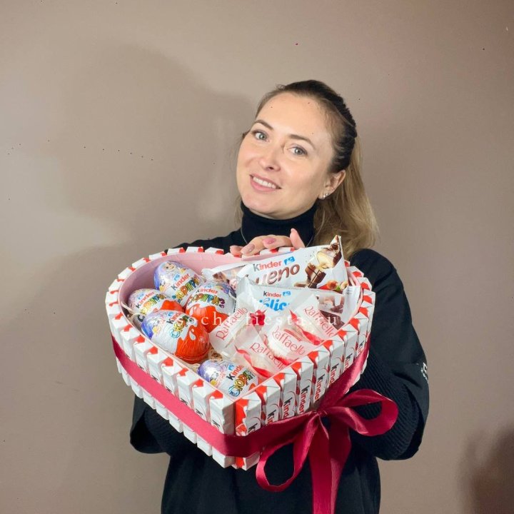 Подарочный набор сердце с Киндерами в Сургуте