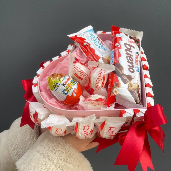 Бокс киндерами и раффаэлло в Сургуте