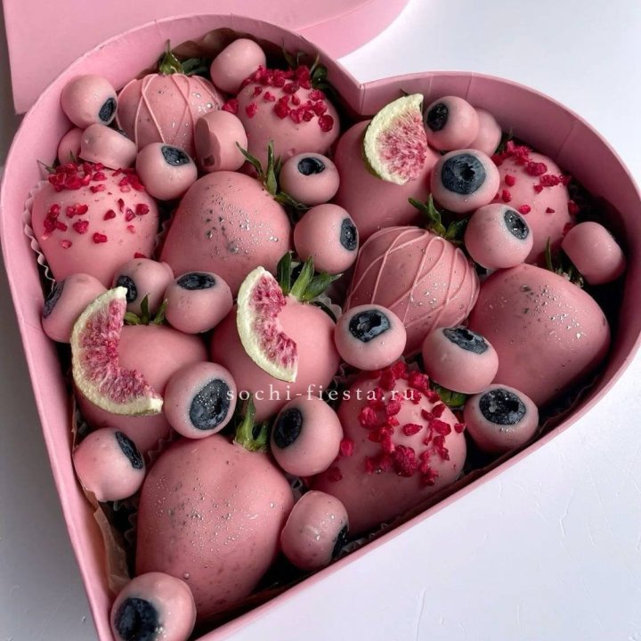 Клубника в шоколаде Сердце в Сургуте