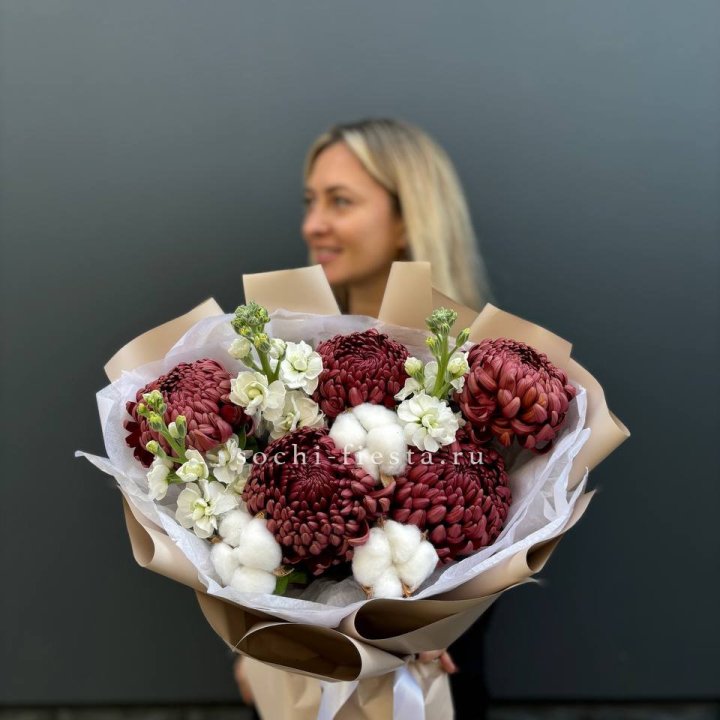 Хризантемы с маттиолой в Сургуте