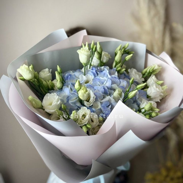 Букет с гортензией "Адель" в Сургуте