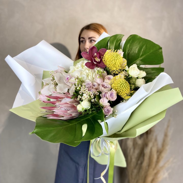 Дизайнерский букет экзотики в Сургуте