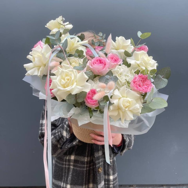 Кашпо с розами в Сургуте