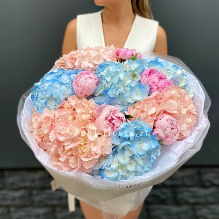 Дуобукет гортензии с пионами  в Сургуте
