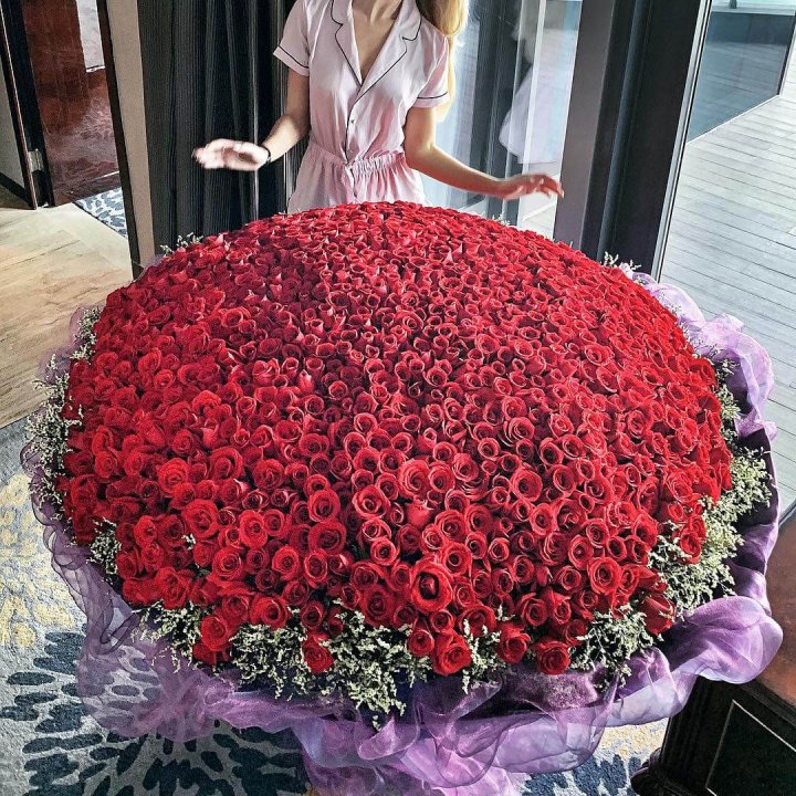 1001 роза в Сургуте