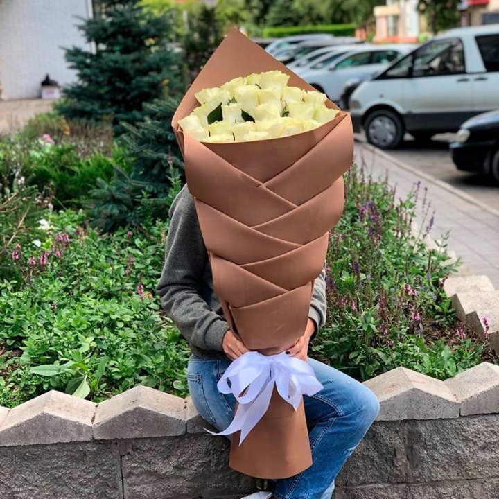 Голландские розы белые "Рыбка" в Сургуте