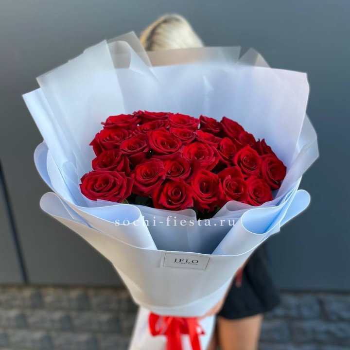 25 высоких роз  в Сургуте