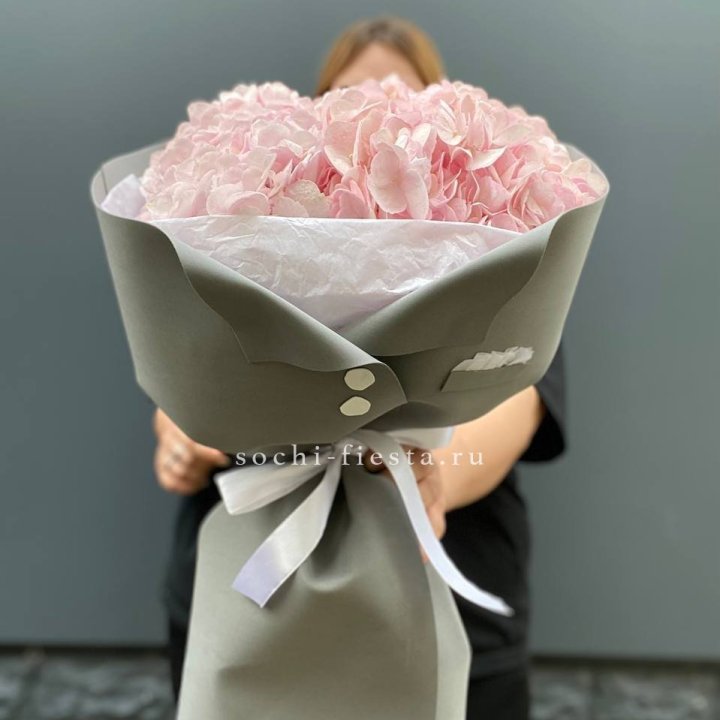  Букет  пиджачок из 5 гортензий в Сургуте