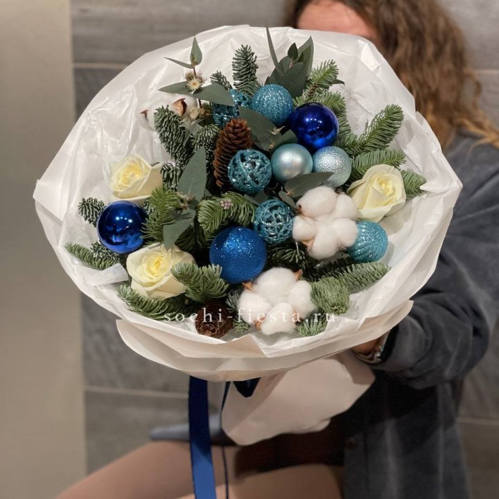 Новогодний букет "Синий иней" в Сургуте