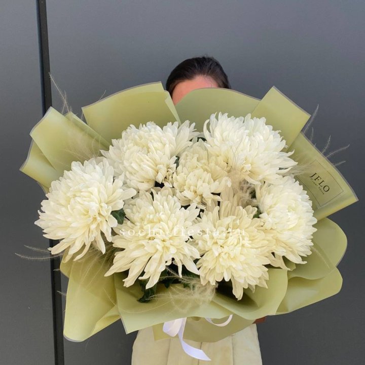 Букет одноголовых хризантем  в Сургуте
